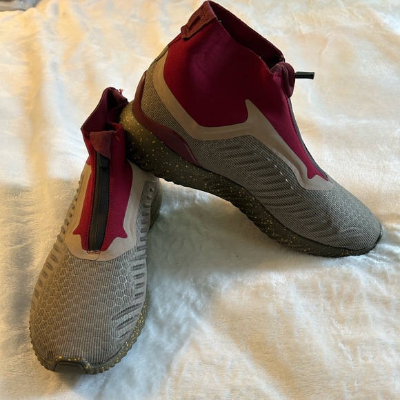 Adidas Alphabounce 5.8 zip Trace Olive Burgundy running shoes size 10